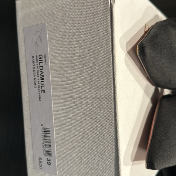 Amina Muaddi Gildamule - Picture 2 of 6